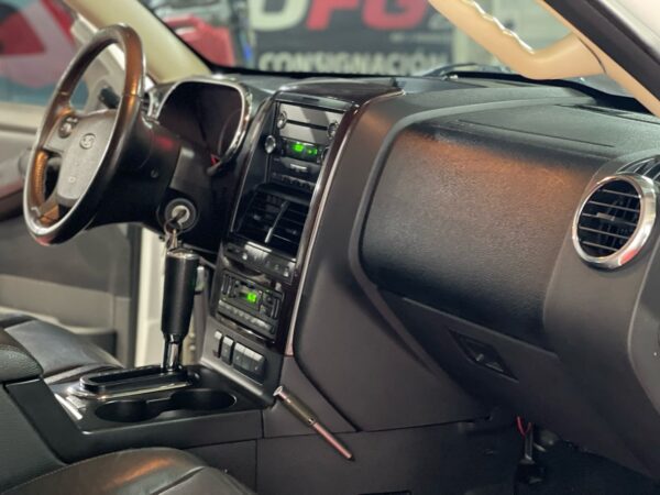 FORD EXPLORER 2010 - Image 6