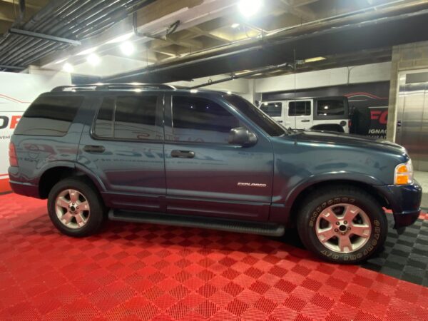 FORD EXPLORER 2004 - Image 2