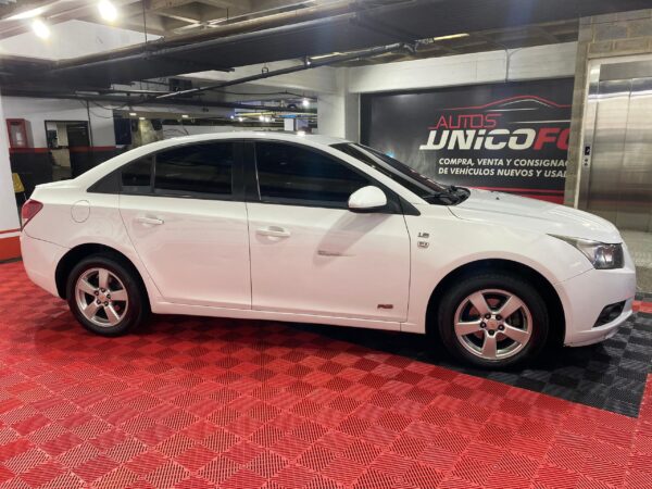 CHEVROLET CRUZE 2011 - Image 2