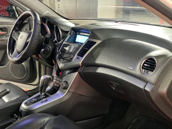 CHEVROLET CRUZE 2011 - Image 6