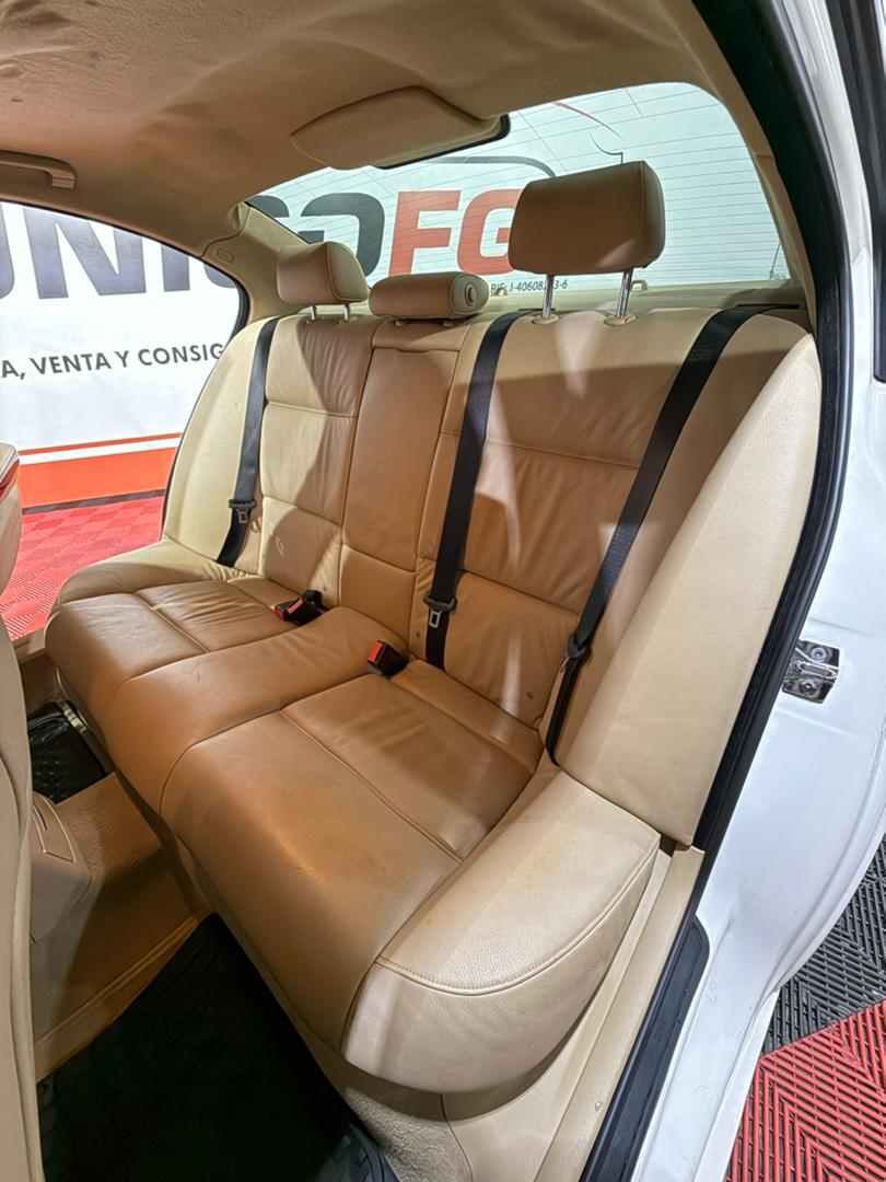 BMW 328I 2008 - Image 11