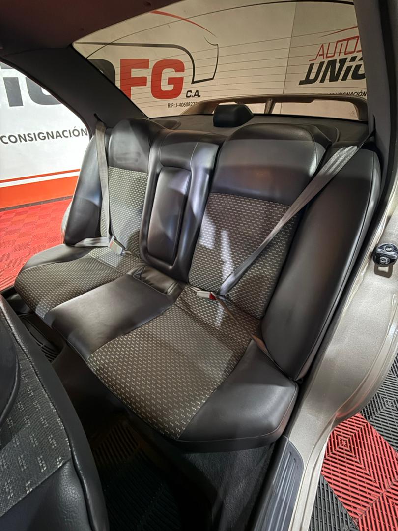 MITSUBISHI SIGNO GLX 2010 - Image 13