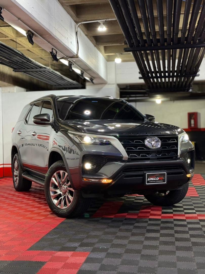 TOYOTA FORTUNER 4X4 2024 - Image 2
