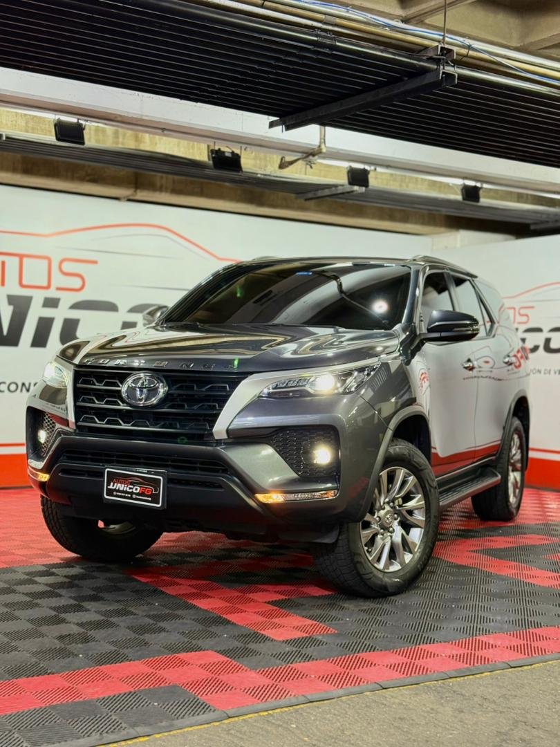 TOYOTA FORTUNER 4X4 2024