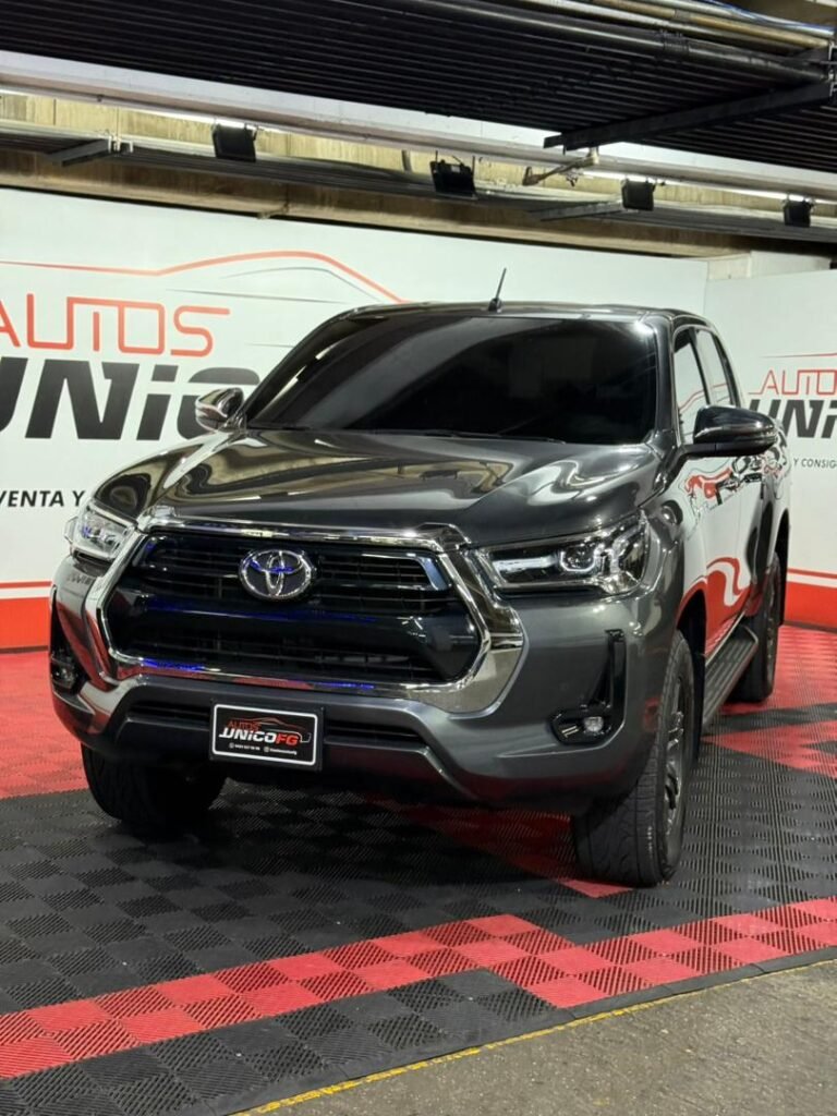 TOYOTA HILUX 2024