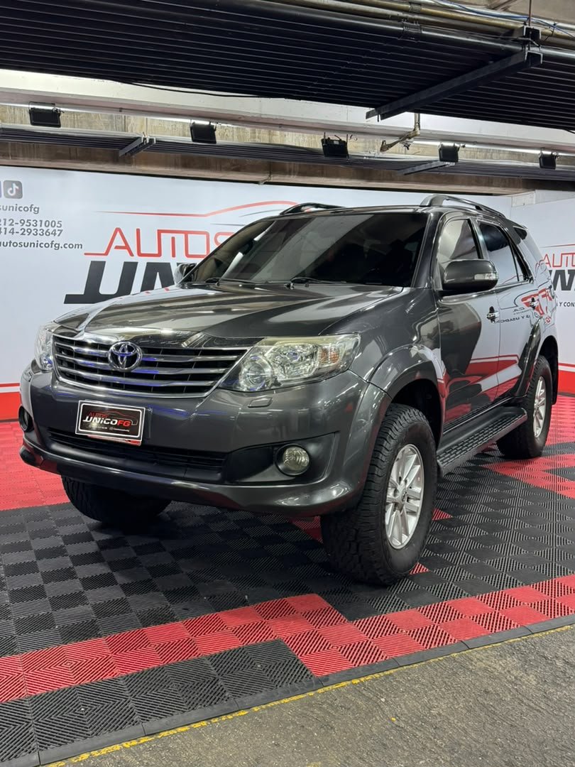 TOYOTA FORTUNER 2014