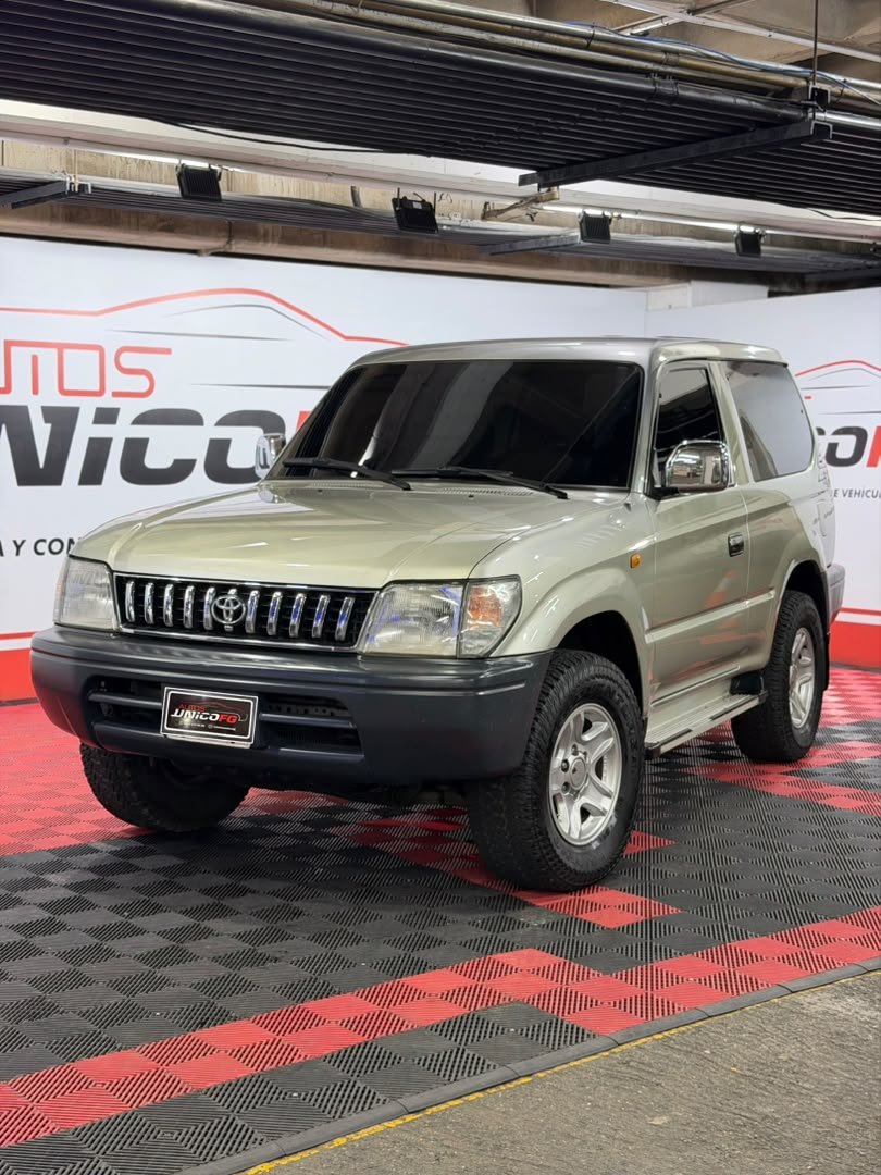 TOYOTA MERU 2009