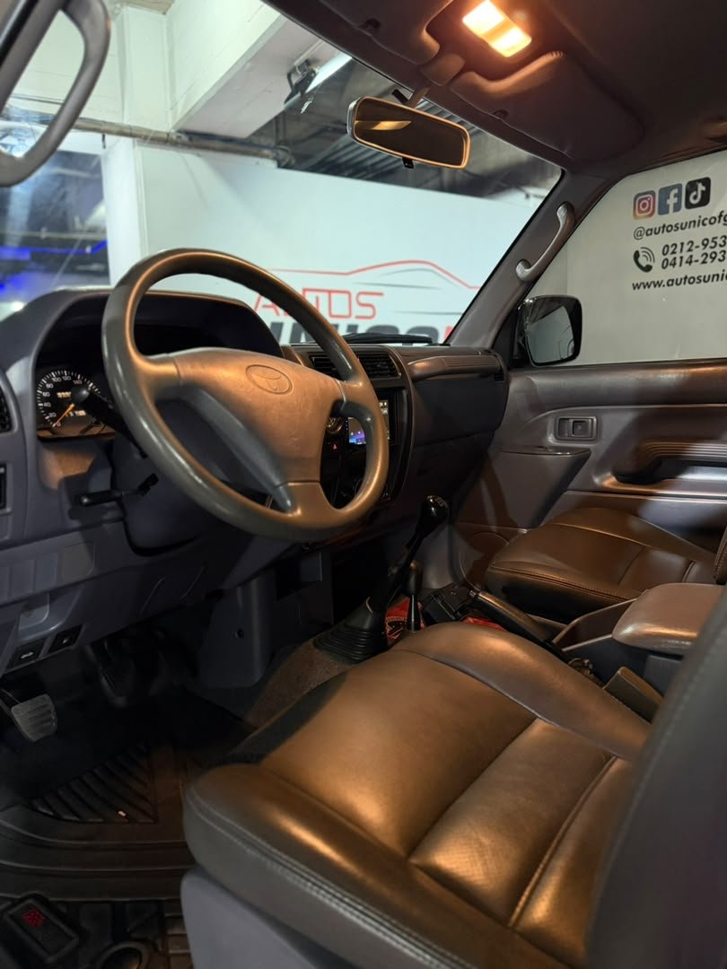 TOYOTA MERU 2009 - Image 7