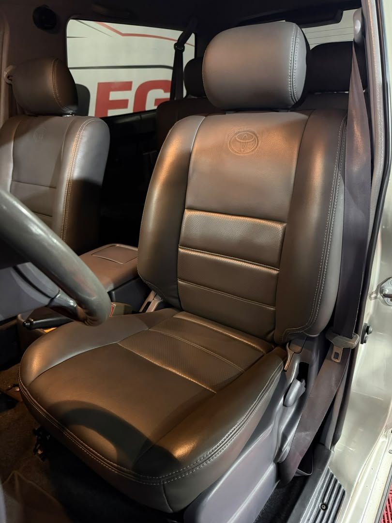 TOYOTA MERU 2009 - Image 13