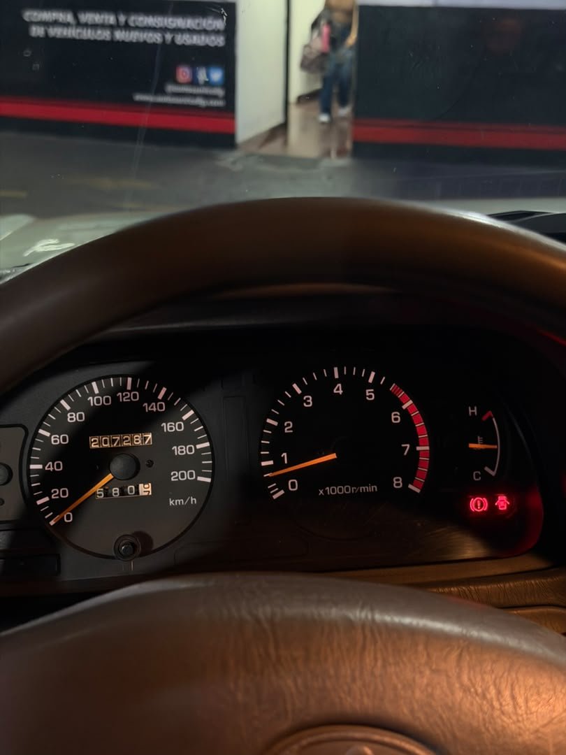 TOYOTA MERU 2009 - Image 10
