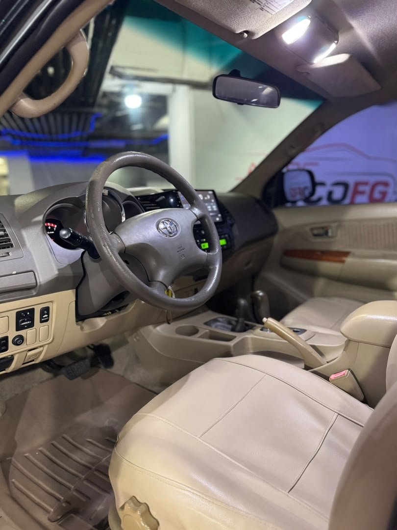 TOYOTA FORTUNER 2011 - Image 7