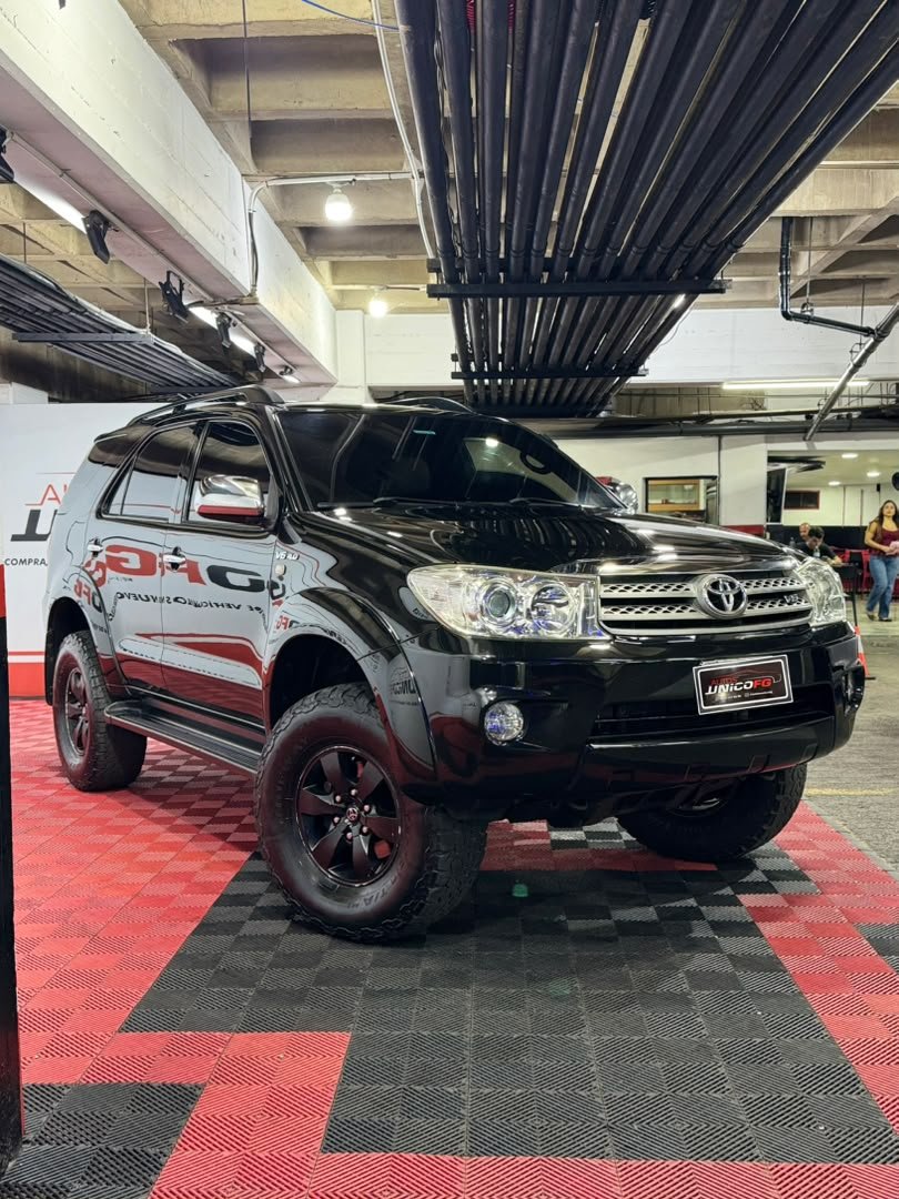 TOYOTA FORTUNER 2011 - Image 3
