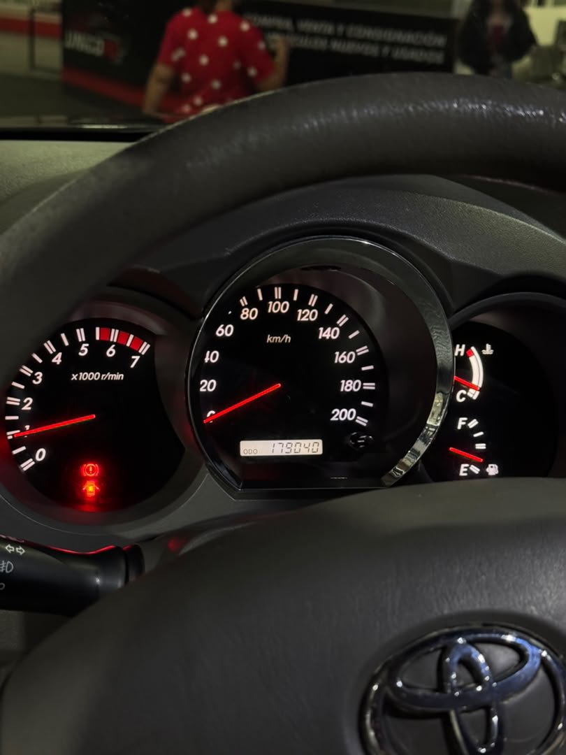 TOYOTA FORTUNER 2011 - Image 10