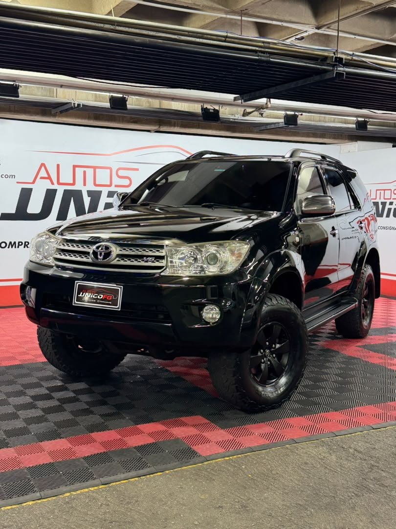 TOYOTA FORTUNER 2011