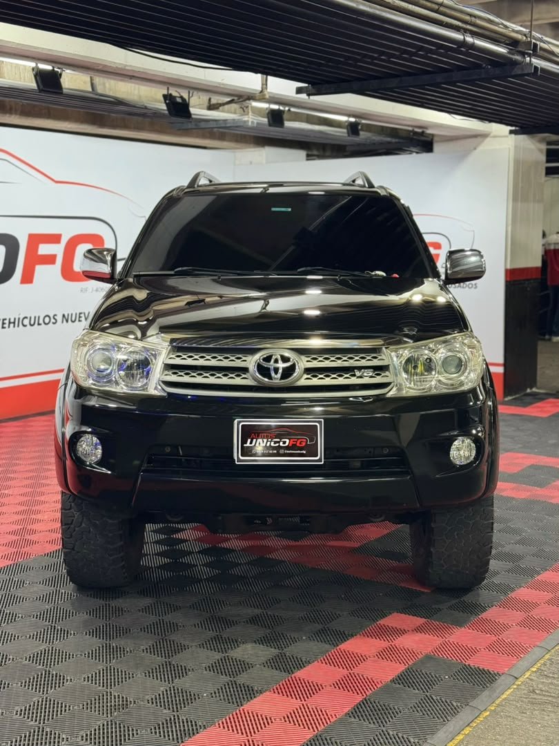 TOYOTA FORTUNER 2011 - Image 2