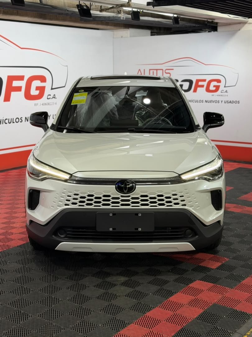 TOYOTA CROSSOVER 2025 - Image 2