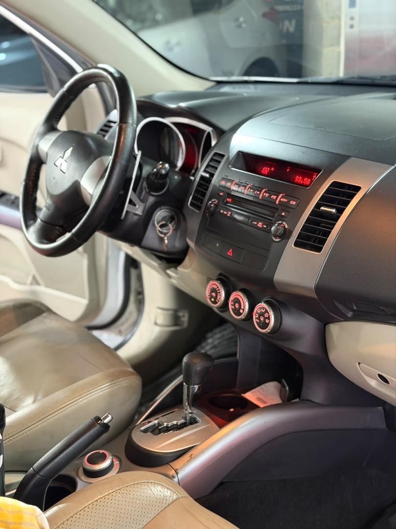 MITSUBISHI OUTLANDER 2009 - Image 9